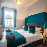 The Becket - Three Bedroom City Centre House With Parking