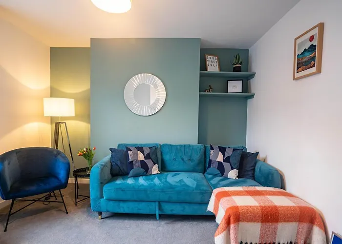 The Becket - Three Bedroom City Centre House With Parking