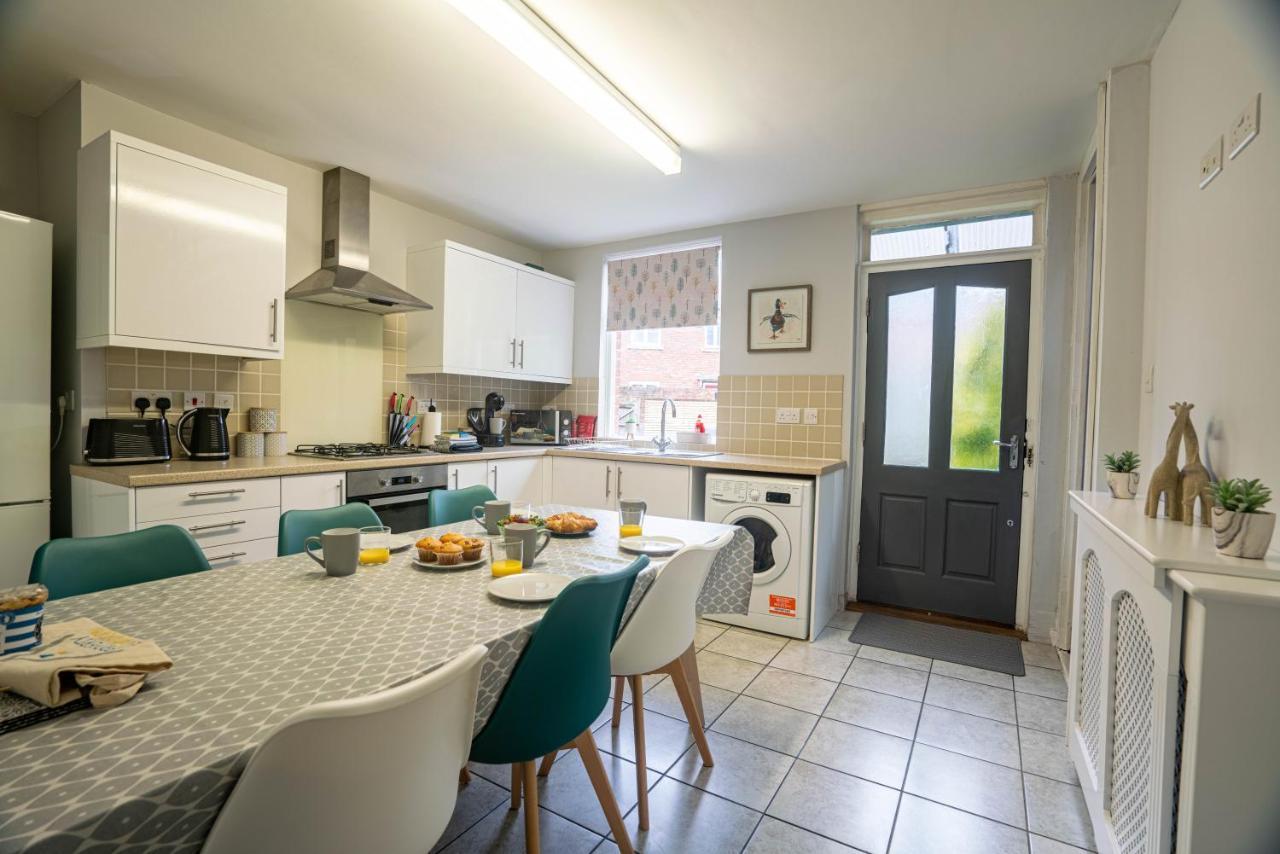 Holiday home The Becket - Three Bedroom City Centre House With Parking *
