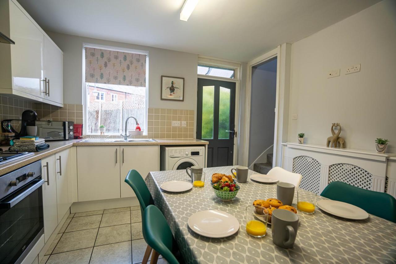 Holiday home The Becket - Three Bedroom City Centre House With Parking *